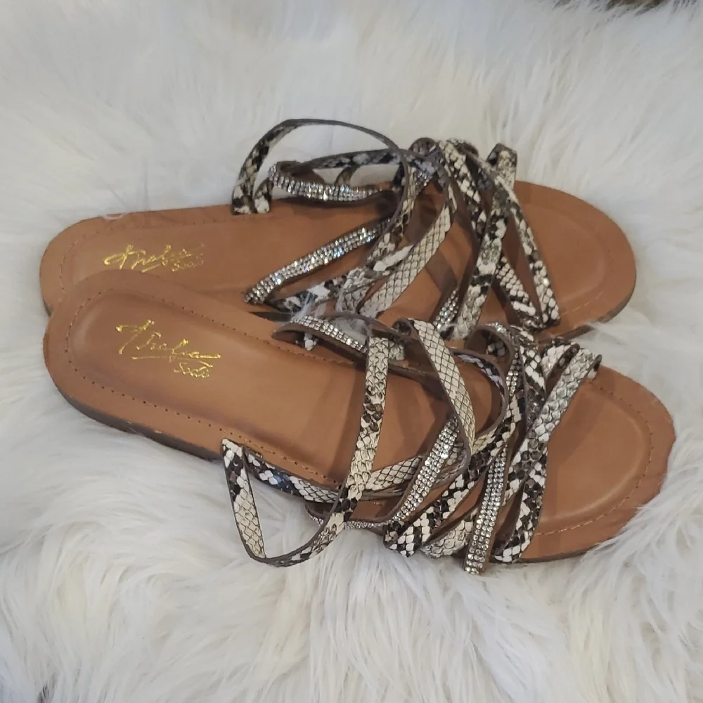 Thalia Sodi Black and White Sandals with Intricate Straps - Picture 3 of 6